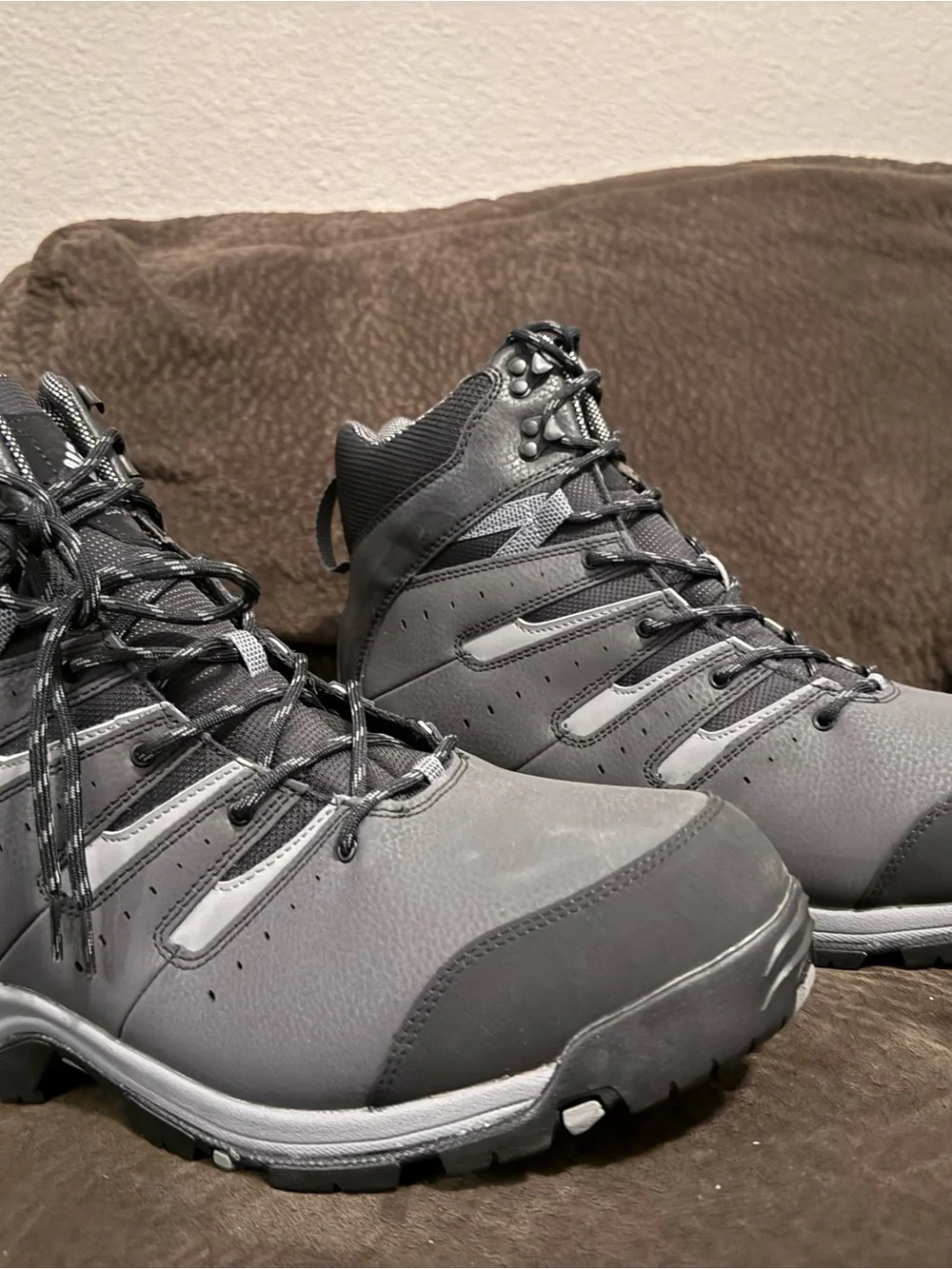Columbia Men's Gunnison II Omni-Heat Boot - Black and Grey